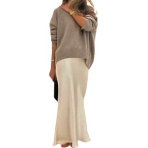 NWT Trendy satin A-Line Midi Skirt Size Medium Champagne‎ Color Lined